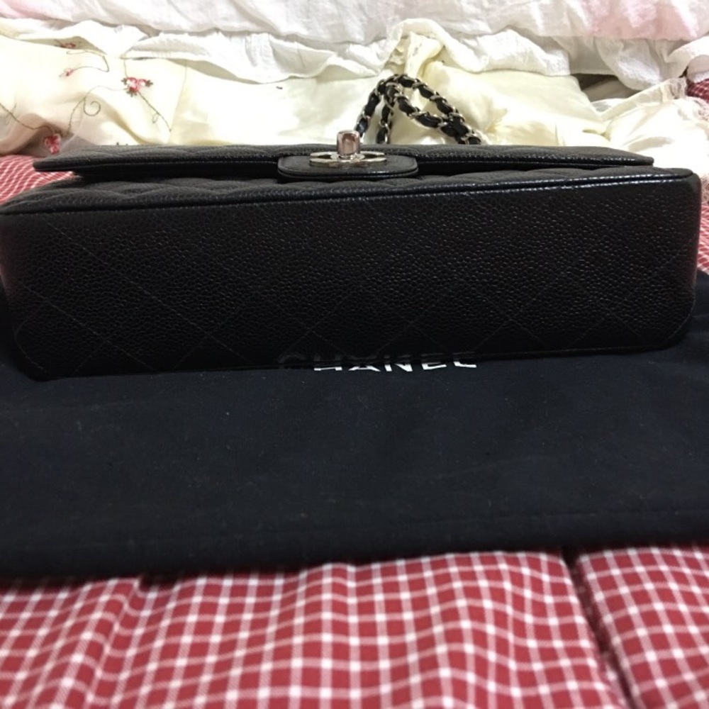 Additional pic of Chanel classic caviar medium